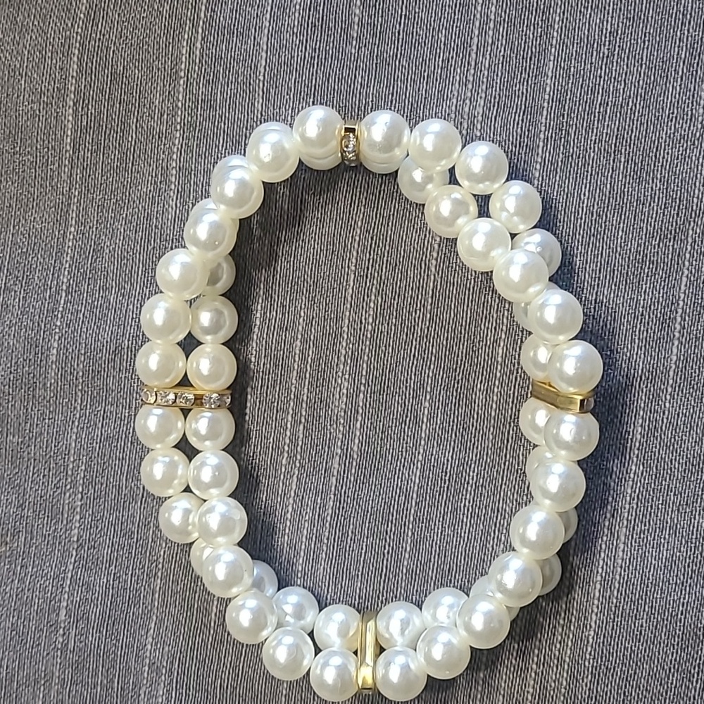 Elegant White Pearl Stretch Dog Collar with Gold Accents